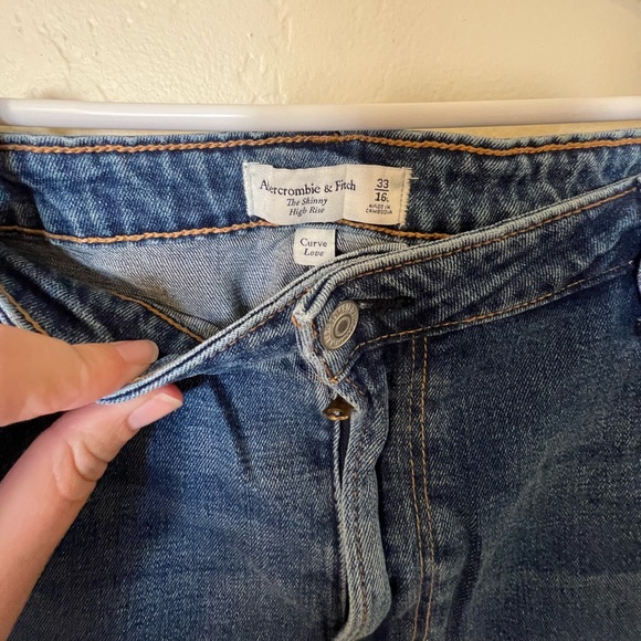 Abercrombie Curve Love High Rise Skinny size 33T NWOT - Picture 3 of 5